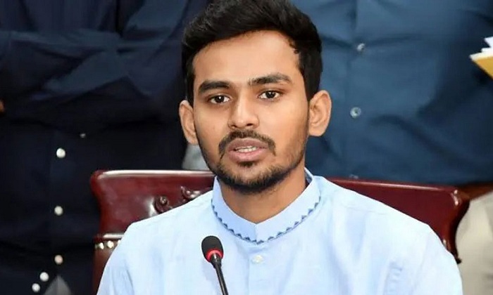 ঢাকা-১০ আসনে স্বতন্ত্র প্রার্থী হবেন আসিফ মাহমুদ