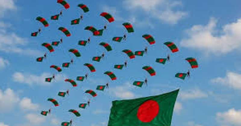 বিজয় দিবসে পতাকা হাতে প্যারাস্যুটিং করে বিশ্ব রেকর্ডর বাংলাদেশের