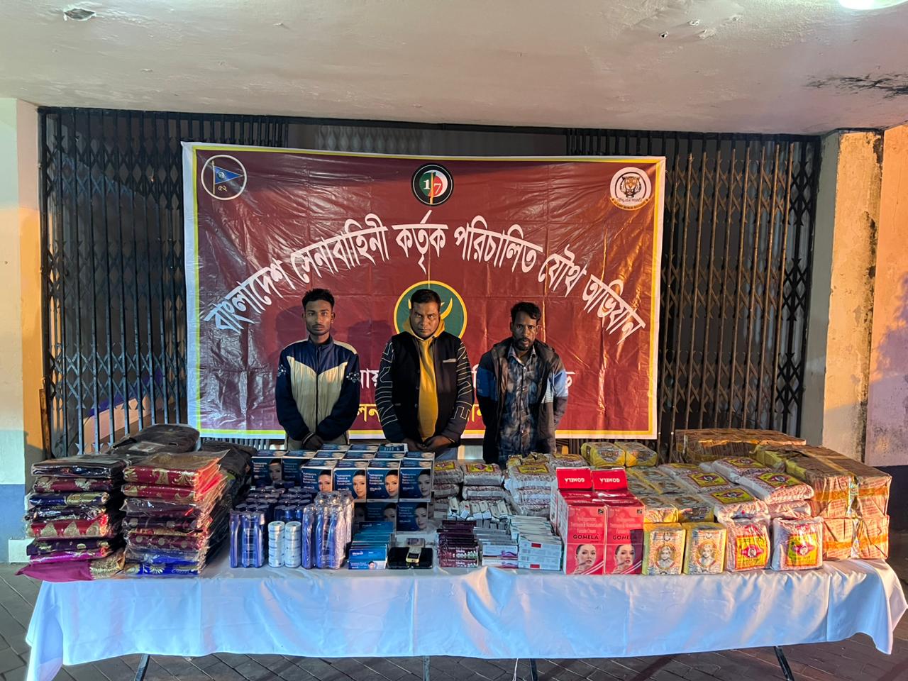 রায়খাইলে সেনাবাহিনীর অভিযানে ভারতীয় কসমেটিকের  চালান জব্দ, আটক ৩