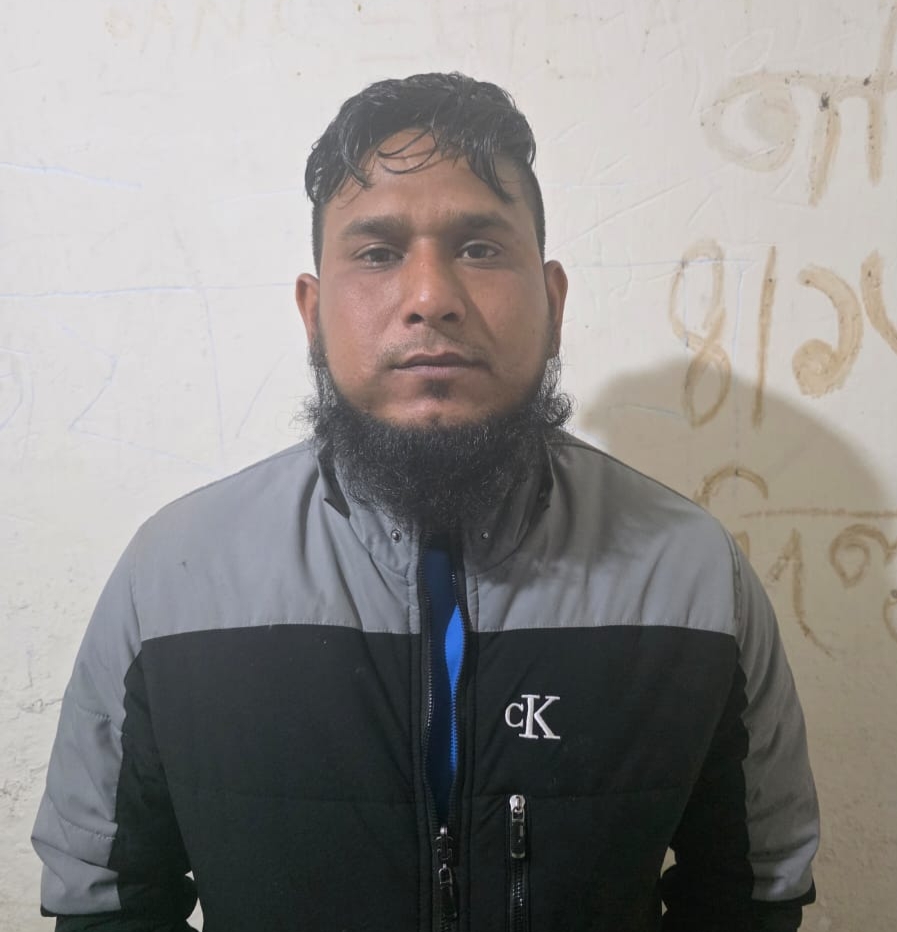 গোলাপগঞ্জে পুলিশের খাঁচায় যুবলীগ কর্মী তারেক