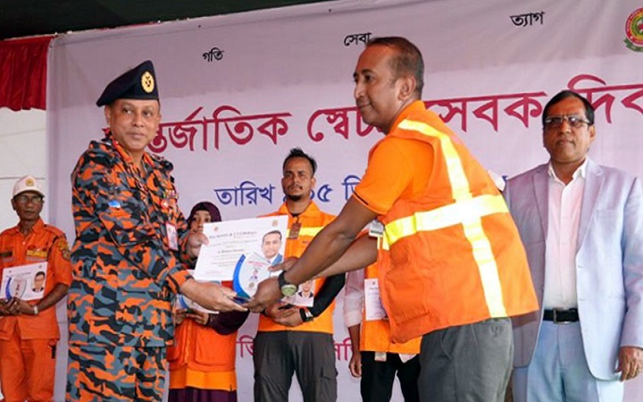 দেশসেরা স্বেচ্ছাসেবক সিলেটের এডভোকেট মামুন হোসেন