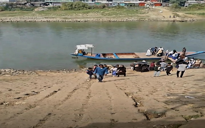 গোলাপগঞ্জে ঝুঁকিতে খেয়াঘাট বড় দুর্ঘটনার আশঙ্কা