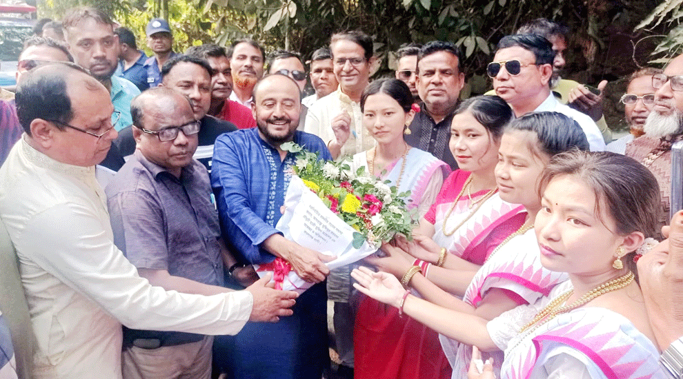 কমলগঞ্জে নিজ নির্বাচনী এলাকায় ফুলেল ভালোবাসায় সিক্ত এমপি মুজিব
