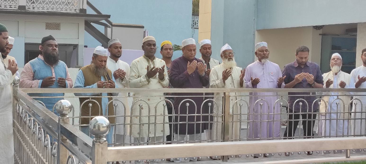 ফুলতলী ছাহেবের মাজার জিয়ারতে সিলেট-৬ এর এমপি এডভোকেট এমরান আহমদ চৌধুরী