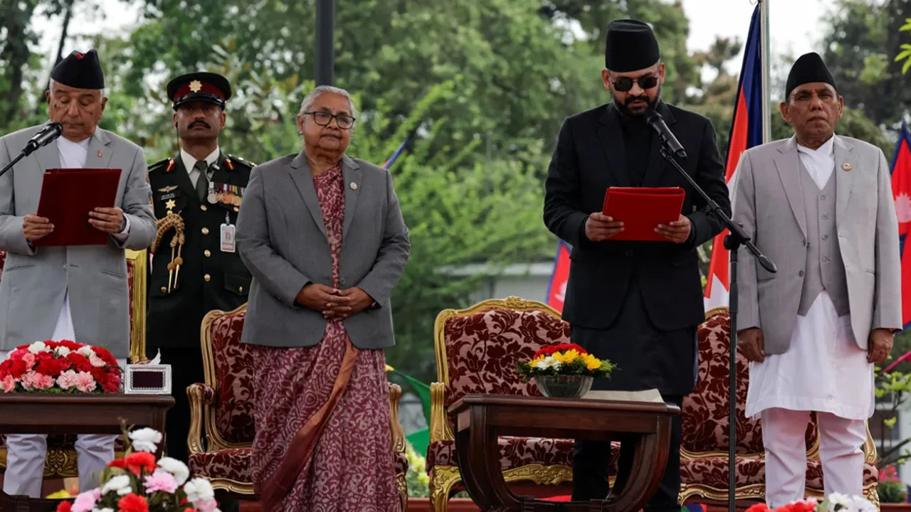 নেপালের সর্বকনিষ্ঠ প্রধানমন্ত্রীর শপথগ্রহণ
