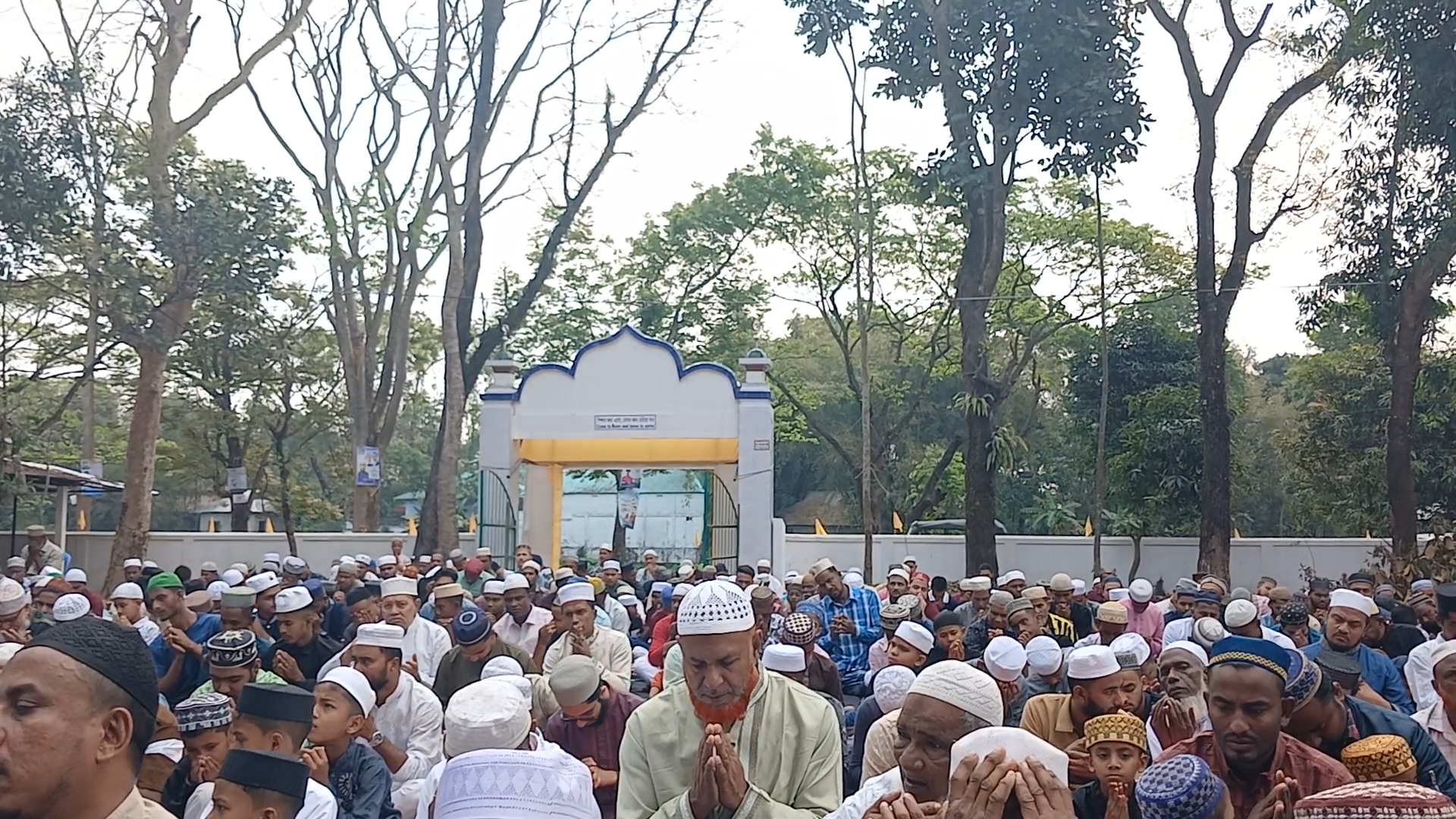 ফুলবাড়ী উত্তরপাড়া আজিরিয়া ফাজিল ডিগ্রি মাদ্রাসা মাঠে আবারও ঈদের জামাত, এলাকাবাসীর উচ্ছ্বাস