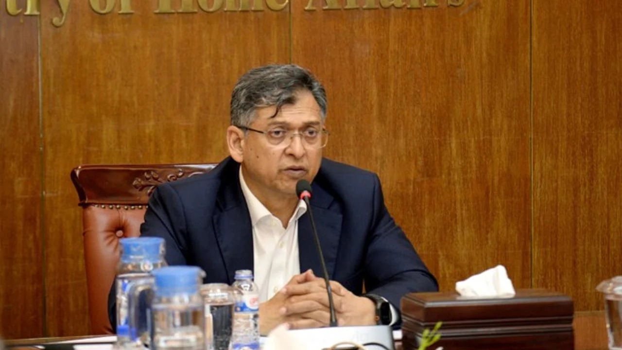 আগে সংসদে আসেন, তারপর গণভোটের বিষয়ে সিদ্ধান্ত