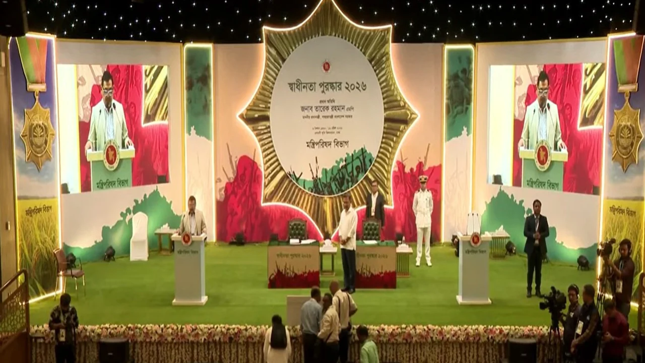 স্বাধীনতা পুরস্কার প্রাপ্তদের হাতে পদক তুলে দিলেন প্রধানমন্ত্রী
