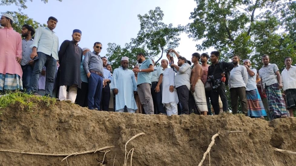 নদী ভাঙন এলাকা পরিদর্শনে মুফতি আবুল হাসান এমপি