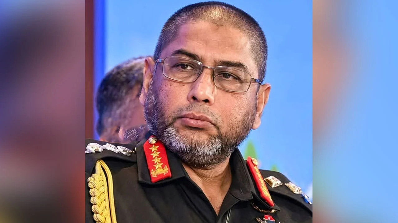 দাড়ি রেখে প্রশংসিত সেনাপ্রধান জেনারেল ওয়াকার