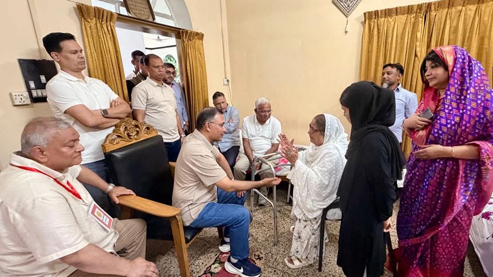 মায়ের বান্ধবী খালেদার বাসায় প্রধানমন্ত্রী তারেক রহমান