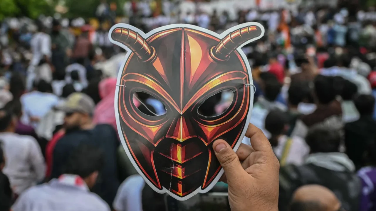 সব ‘ককরোচ’ একযোগে বেড়িয়ে এলে কী ঘটবে ভারতে