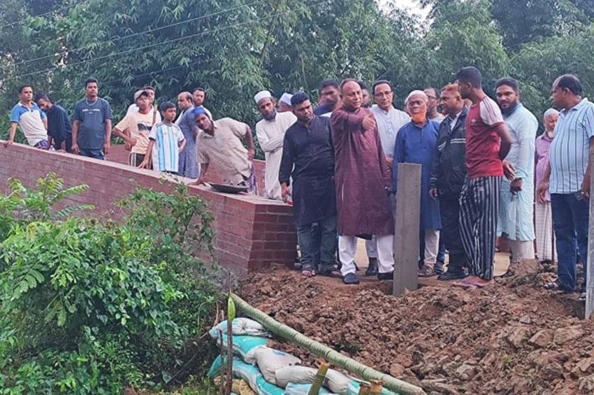 ঐতিহাসিক ‘দেওয়ানের পুল’র সংস্কার কাজ পরিদর্শনে এমপি এমরান চৌধুরী