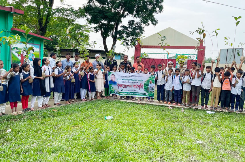 শরীফগঞ্জের প্রতিটি প্রাথমিক বিদ্যালয়ে বৃক্ষরোপণ