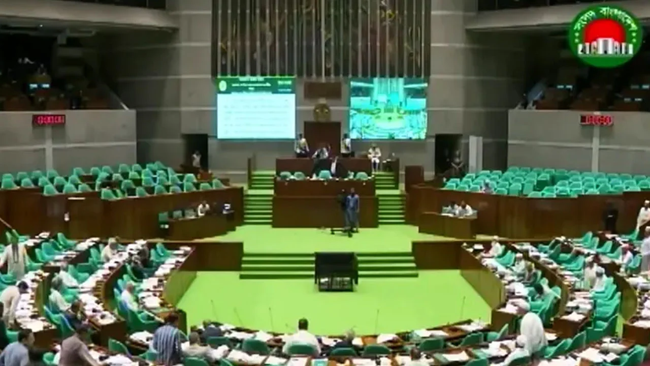 জাতীয় সংসদে ৯ লাখ ৩৮ হাজার কোটি টাকার বাজেট পাস