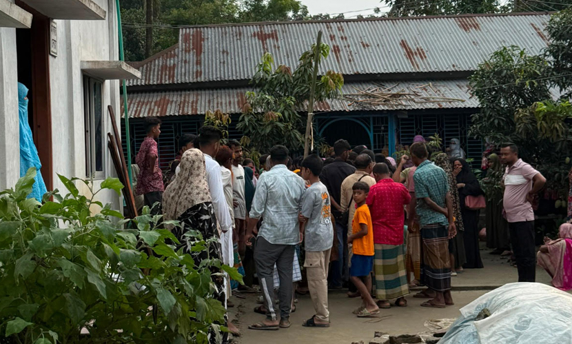 বজ্রপাতে বুক পকেটে থাকা স্মার্টফোনে আগুন, দগ্ধ হয়ে বাবা-মেয়ের মৃত্যু
