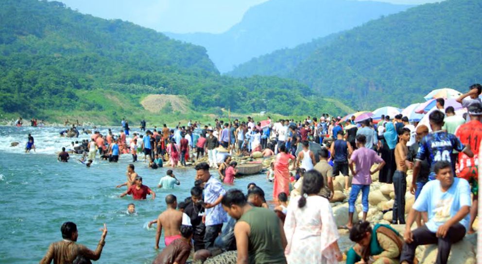 সাদাপাথরে পর্যটক নিখোঁজ