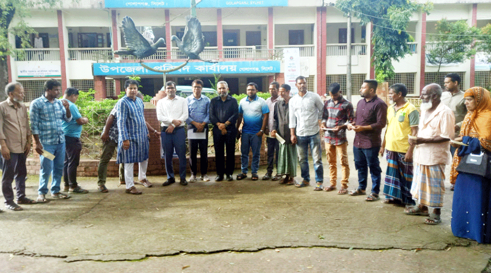 গোলাপগঞ্জে নদীভাঙ্গনে ক্ষতিগ্রস্ত লোকজনের মধ্যে অনুদান প্রদান