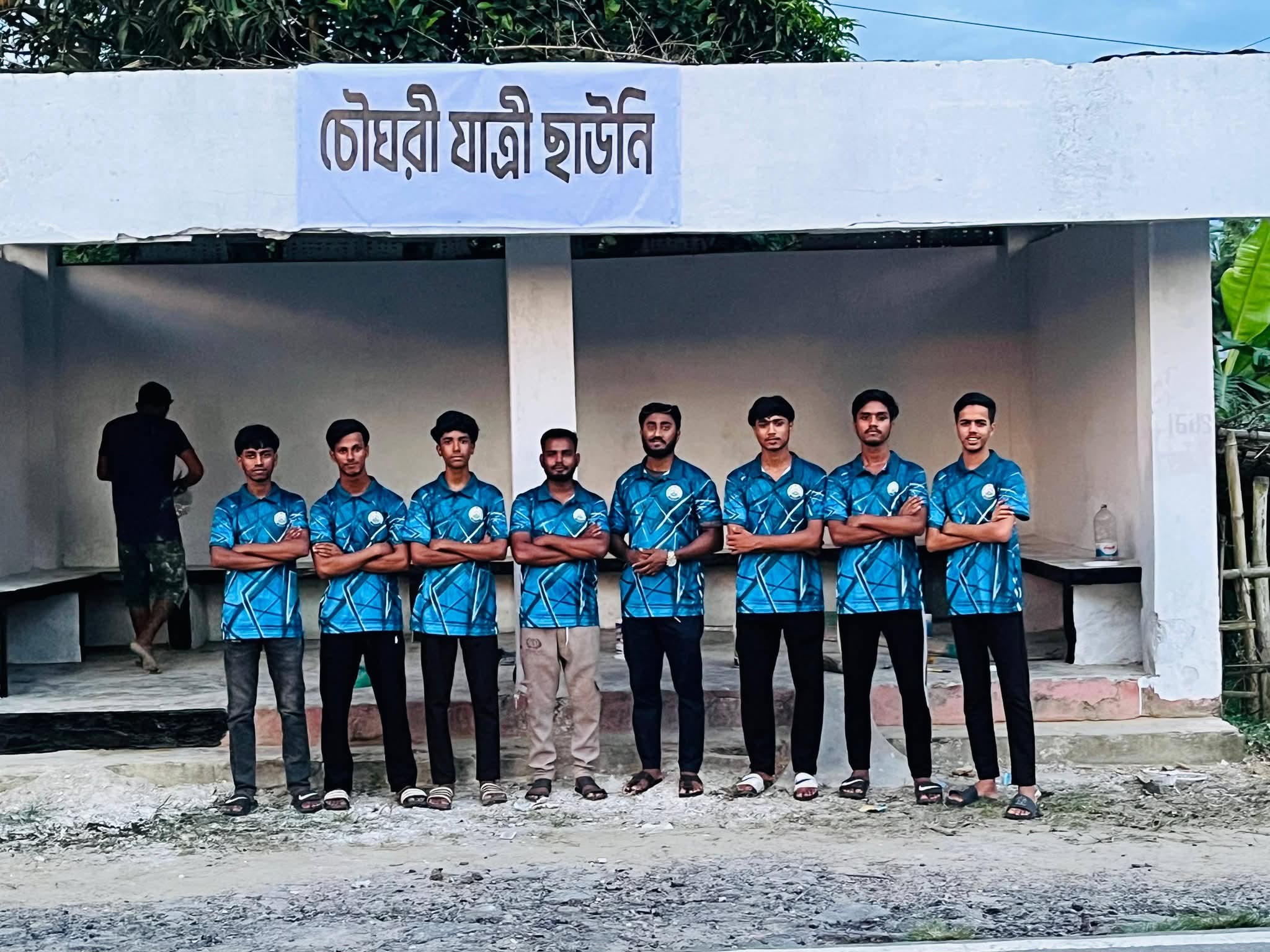 গোলাপগঞ্জে চৌঘরী যুব সংগঠন এর  ব্যতিক্রমী উদ্যোগ: রঙিন হলো যাত্রী ছাউনি, প্রশংসায় স্থানীয়রা