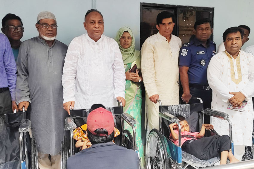 সুদমুক্ত ঋণ, হুইলচেয়ার ও সুবর্ণ নাগরিক কার্ড বিতরণ করলেন এমপি এমরান চৌধুরী