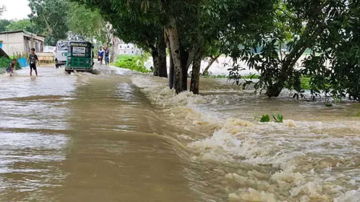 লাই নদীর বাঁধ ভেঙে ১৫ গ্রাম প্লাবিত